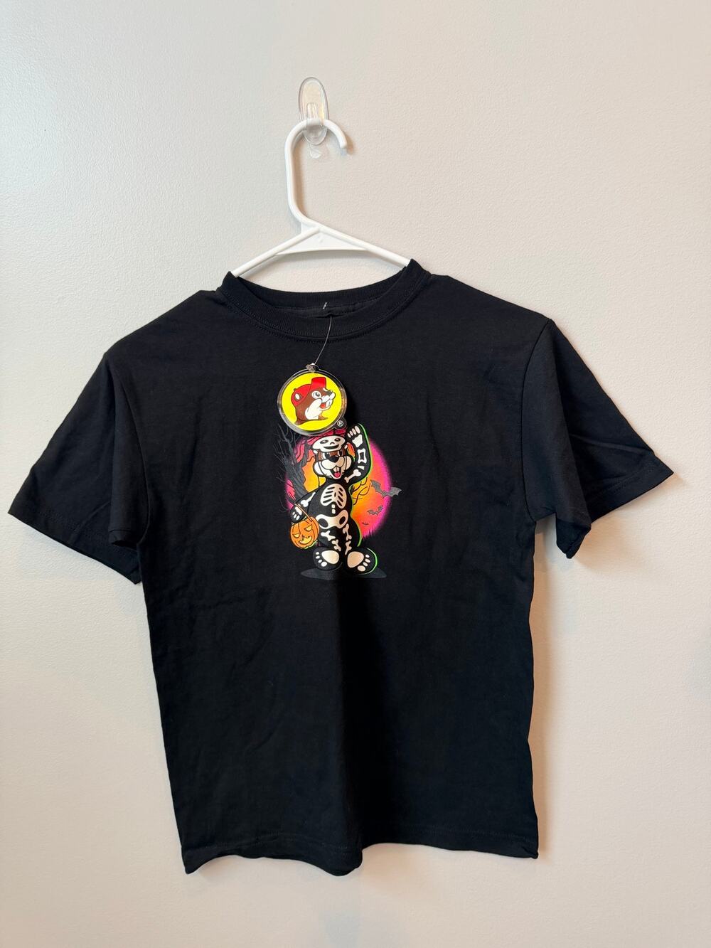 Official Buc-ees Halloween Spooky Stuff Glow In Dark Skeleton T-Shirt Size YM